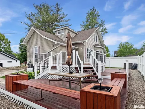 Exterior - 109 E North St, Mount Sterling, IL 62353 photo 2 of 7