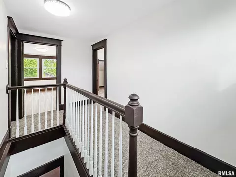 Entry Way - 109 E North St, Mount Sterling, IL 62353 photo 2 of 2