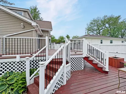 Exterior - 109 E North St, Mount Sterling, IL 62353 photo 6 of 7