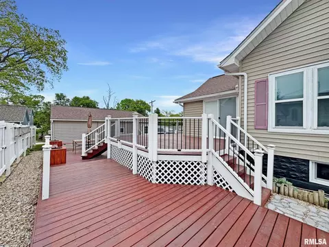 Exterior - 109 E North St, Mount Sterling, IL 62353 photo 5 of 7