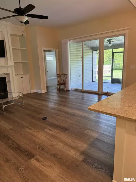 Living - 1508 Dearborn St, Springfield, IL 62711 photo 3 of 3