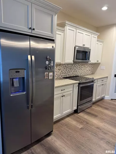 Kitchen - 1508 Dearborn St, Springfield, IL 62711 photo 3 of 5