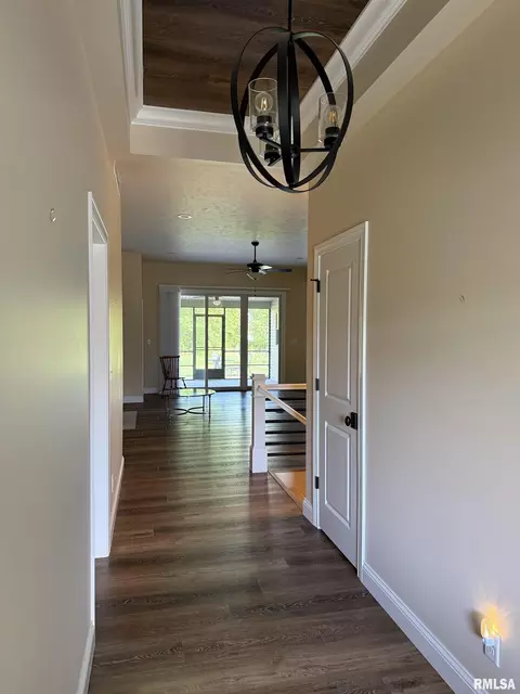 Entry Way - 1508 Dearborn St, Springfield, IL 62711 photo 1 of 3