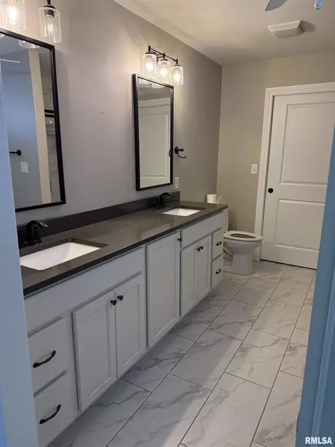 Bath - 1508 Dearborn St, Springfield, IL 62711 photo 6 of 6