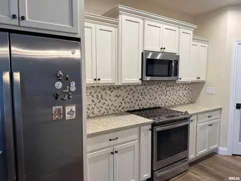 Kitchen - 1508 Dearborn St, Springfield, IL 62711 photo 4 of 5