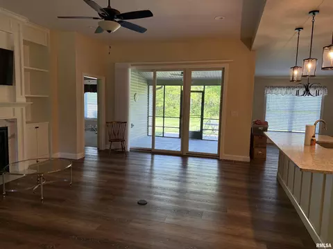 Living - 1508 Dearborn St, Springfield, IL 62711 photo 2 of 3