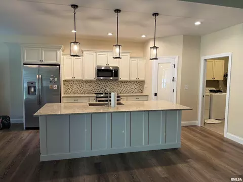 Kitchen - 1508 Dearborn St, Springfield, IL 62711 photo 2 of 5