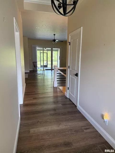 Entry Way - 1508 Dearborn St, Springfield, IL 62711 photo 2 of 3