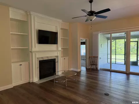 Living - 1508 Dearborn St, Springfield, IL 62711 photo 1 of 3