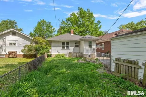 Exterior - 2333 Yale Blvd, Springfield, IL 62703 photo 7 of 8