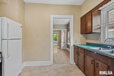 Entry Way - 2333 Yale Blvd, Springfield, IL 62703 photo 4 of 8