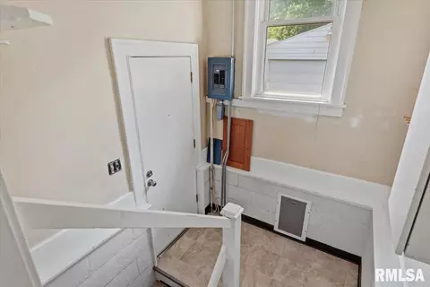 Entry Way - 2333 Yale Blvd, Springfield, IL 62703 photo 6 of 8