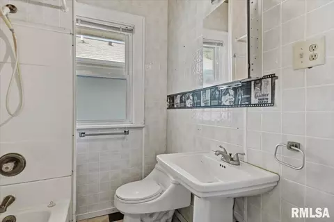 Bath - 2333 Yale Blvd, Springfield, IL 62703 photo 1 of 1