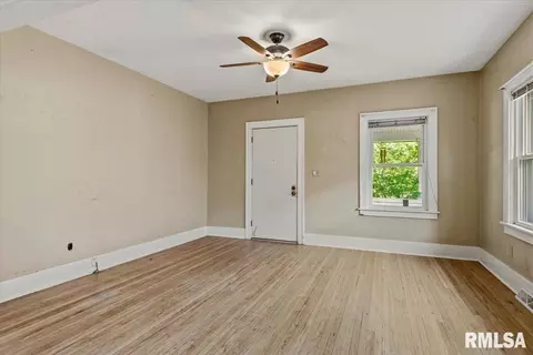 Living - 2333 Yale Blvd, Springfield, IL 62703 photo 2 of 4