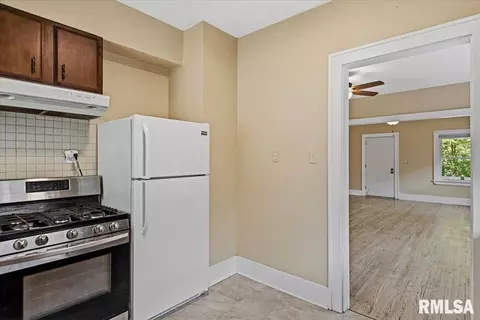 Entry Way - 2333 Yale Blvd, Springfield, IL 62703 photo 3 of 8