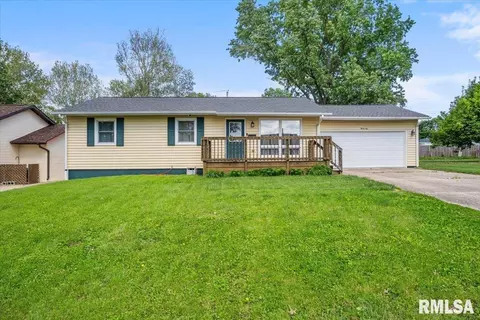 94 Downing Dr, Chatham, IL 62629