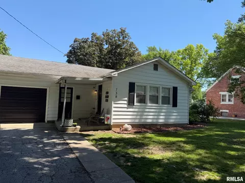 738 Goltra St, Jacksonville, IL 62650