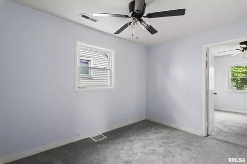 Bedroom - 2127 Grandview Ave, Springfield, IL 62702 photo 3 of 7