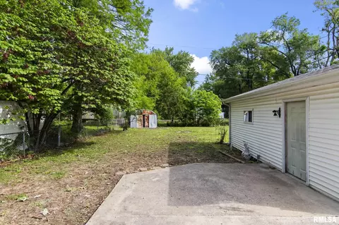 Exterior - 2127 Grandview Ave, Springfield, IL 62702 photo 2 of 2