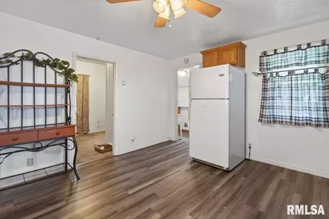 Entry Way - 413 Elm St, Thayer, IL 62689 photo 3 of 4