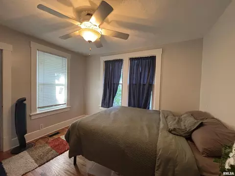 Bedroom - 517 S Park St, Springfield, IL 62704 photo 2 of 2