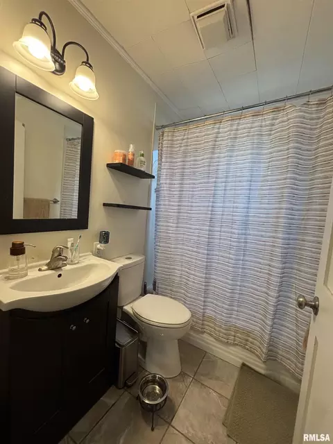 Bath - 517 S Park St, Springfield, IL 62704 photo 1 of 2