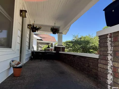 Exterior - 517 S Park St, Springfield, IL 62704 photo 2 of 5