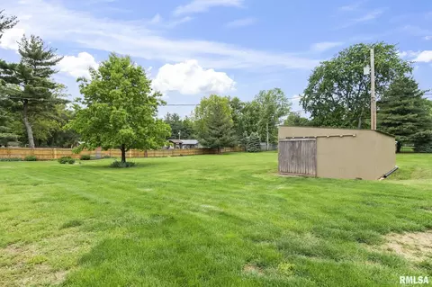Exterior - 6247 Crows Mill Rd, Springfield, IL 62712 photo 9 of 11
