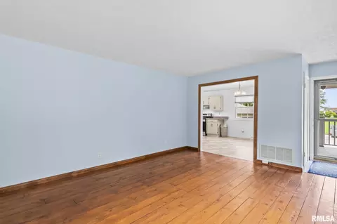 Living - 6247 Crows Mill Rd, Springfield, IL 62712 photo 3 of 4