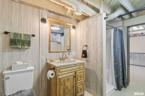Bath - 6247 Crows Mill Rd, Springfield, IL 62712 photo 3 of 3