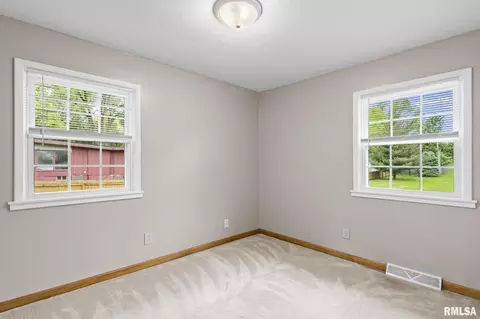 Bedroom - 6247 Crows Mill Rd, Springfield, IL 62712 photo 6 of 9