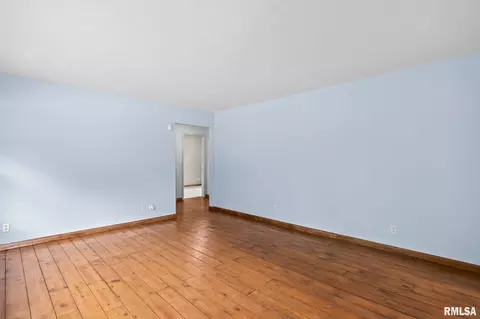 Living - 6247 Crows Mill Rd, Springfield, IL 62712 photo 4 of 4