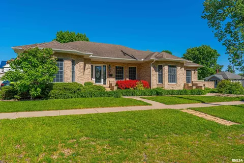 606 N Monroe St, Clinton, IL 61727