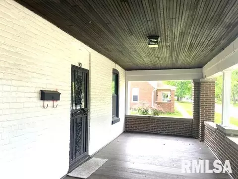 Exterior - 930 N 8th St, Springfield, IL 62702 photo 3 of 5