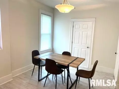 Dining - 930 N 8th St, Springfield, IL 62702 photo 1 of 1