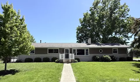 700 Walnut St, Knoxville, IL 61448