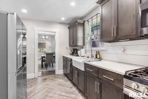 Entry Way - 2017 S Lowell Ave, Springfield, IL 62704 photo 2 of 2