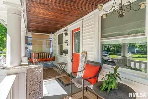 Exterior - 2017 S Lowell Ave, Springfield, IL 62704 photo 3 of 9