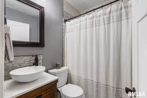 Bath - 2017 S Lowell Ave, Springfield, IL 62704 photo 1 of 1