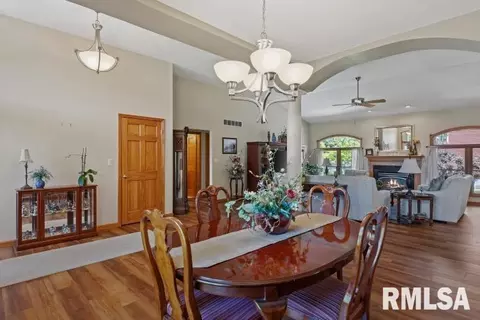 Dining - 4377 Old Salem Ln, Springfield, IL 62711 photo 2 of 2