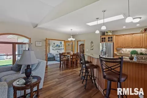 Entry Way - 4377 Old Salem Ln, Springfield, IL 62711 photo 4 of 8