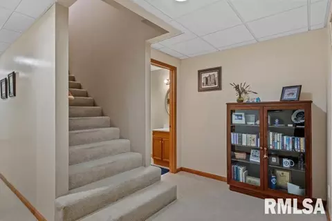 Entry Way - 4377 Old Salem Ln, Springfield, IL 62711 photo 7 of 8
