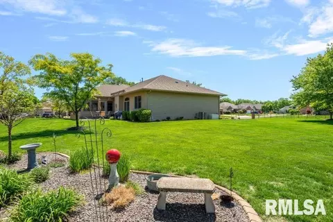 Exterior - 4377 Old Salem Ln, Springfield, IL 62711 photo 4 of 8