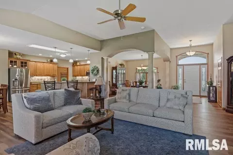 Entry Way - 4377 Old Salem Ln, Springfield, IL 62711 photo 3 of 8