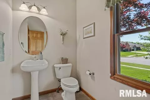 Bath - 4377 Old Salem Ln, Springfield, IL 62711 photo 4 of 5