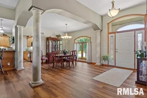 Entry Way - 4377 Old Salem Ln, Springfield, IL 62711 photo 1 of 8