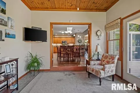 Entry Way - 4377 Old Salem Ln, Springfield, IL 62711 photo 5 of 8