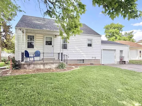611 W Martin St, Abingdon, IL 61410