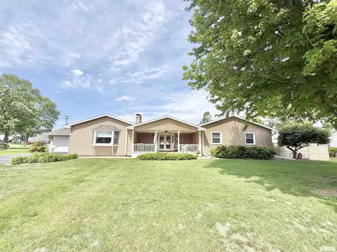 2762 Montague Dr, Galesburg, IL 61401