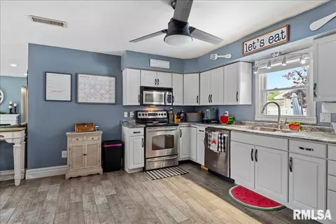 Kitchen - 204 Buckhorn Dr, Springfield, IL 62707 photo 2 of 2